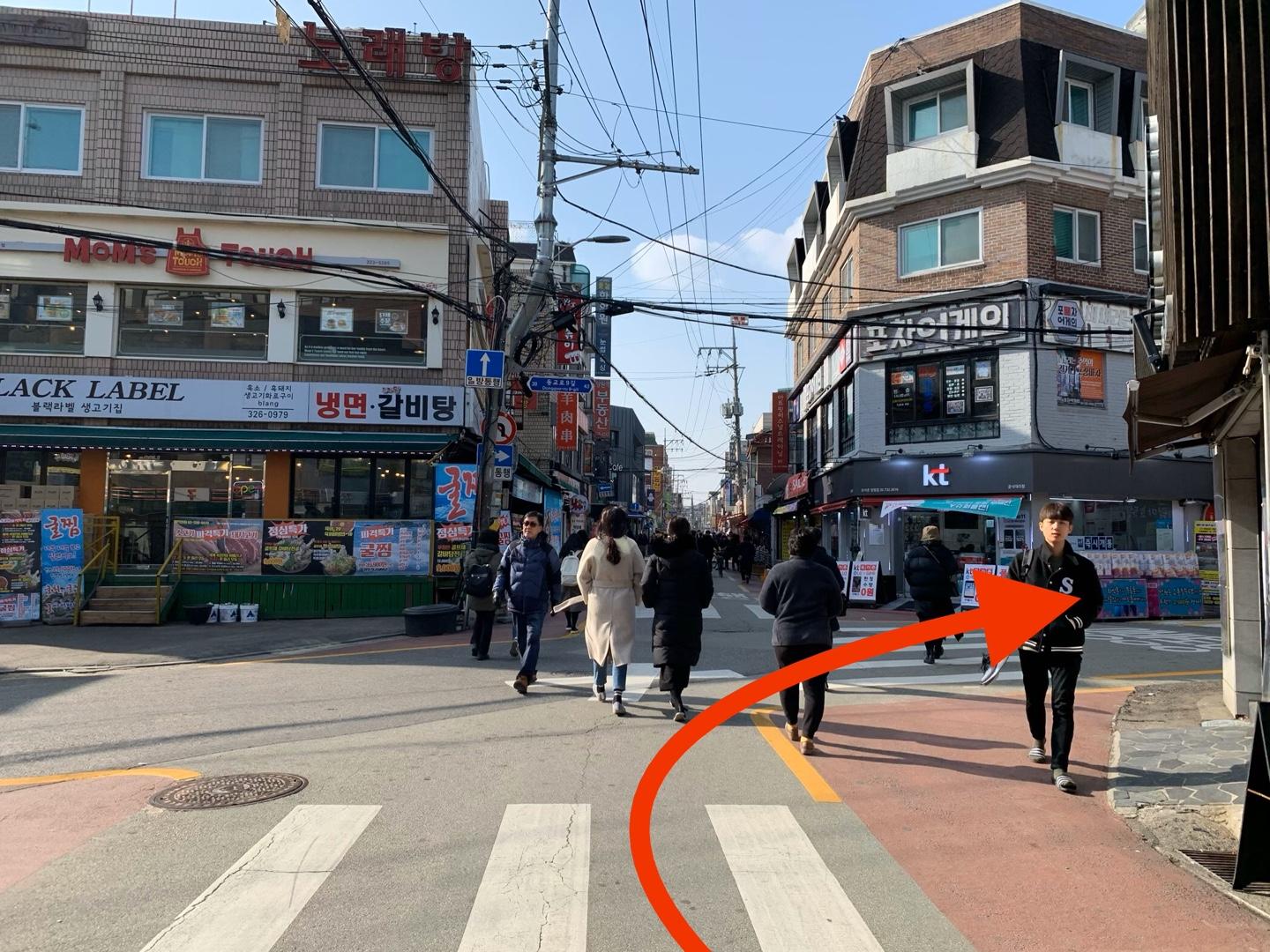 Mat Yang Gab | Mangwon For only ₩6,000 you get noodle soup and hamburger steak